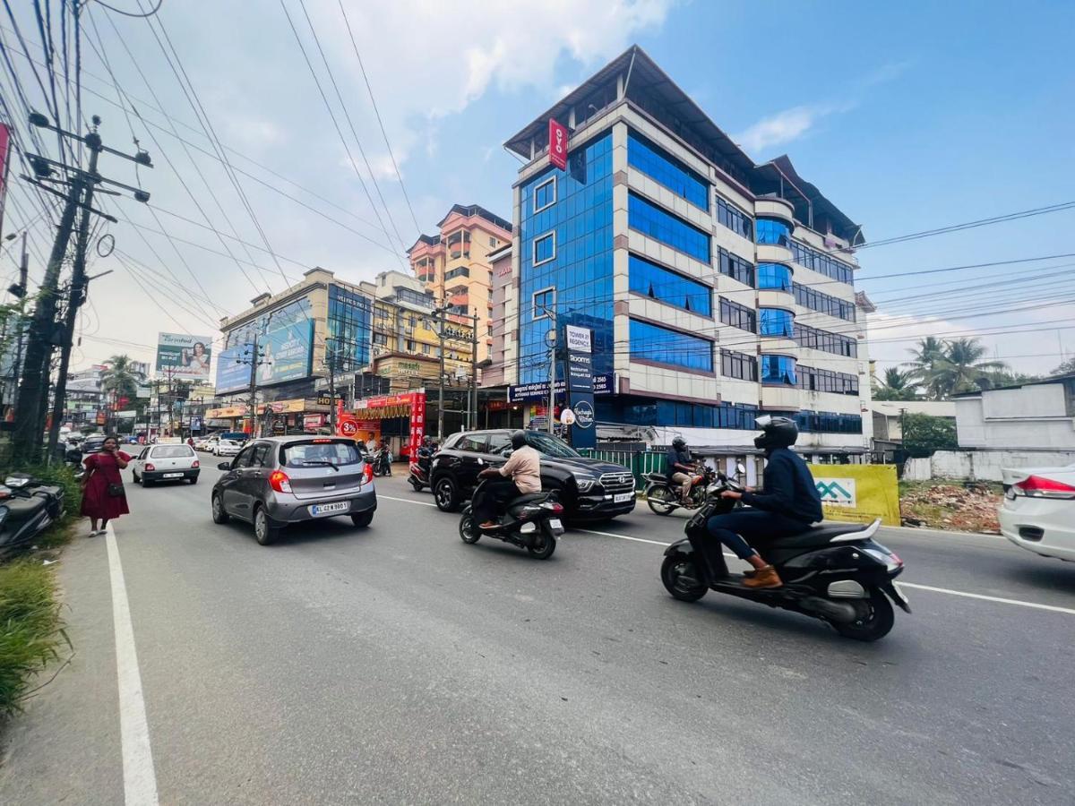 Tower 21 Regency Hotel Kochi Exterior photo